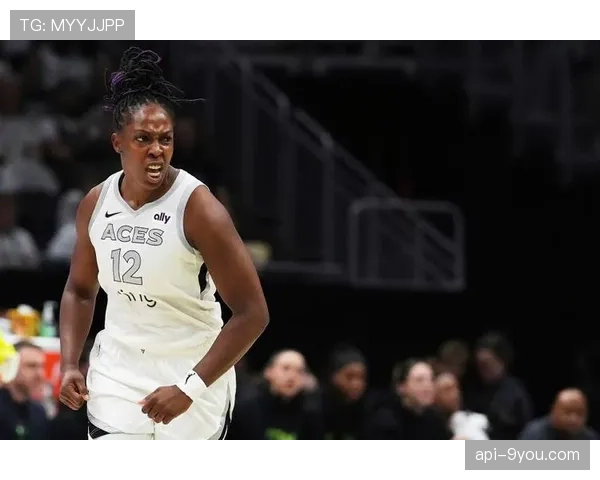 切尔西·格雷贡献6次助攻1次犯规，防守组织表现突出